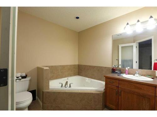 203 Grand River Boulevard West, Lethbridge, AB - Indoor Photo Showing Bathroom