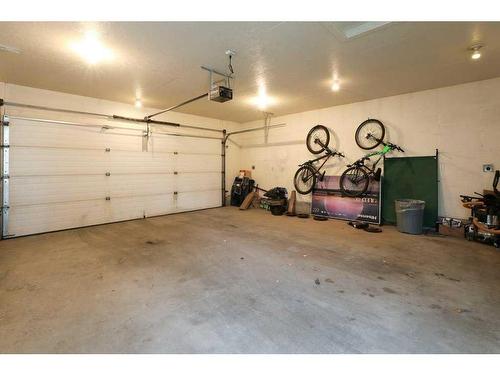 203 Grand River Boulevard West, Lethbridge, AB - Indoor Photo Showing Garage