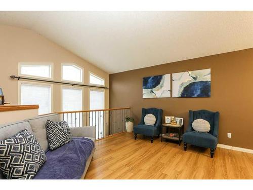 203 Grand River Boulevard West, Lethbridge, AB - Indoor Photo Showing Living Room