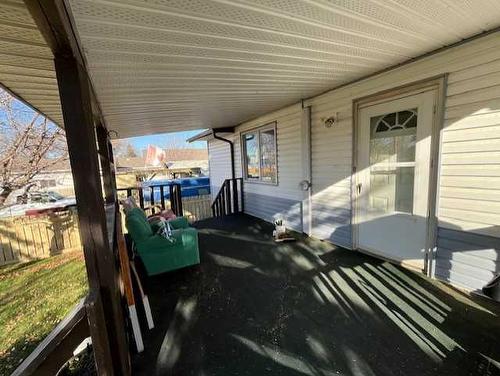 615 6 Street North, Vauxhall, AB - Outdoor With Deck Patio Veranda With Exterior