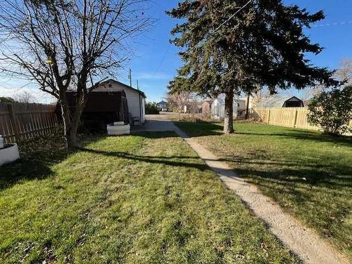 615 6 Street North, Vauxhall, AB - Outdoor