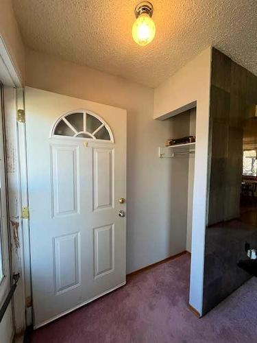 615 6 Street North, Vauxhall, AB - Indoor Photo Showing Other Room