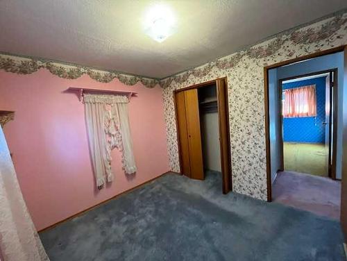 615 6 Street North, Vauxhall, AB - Indoor Photo Showing Other Room