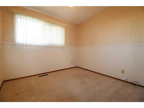 2718 7 Avenue North, Lethbridge, AB - Indoor Photo Showing Other Room