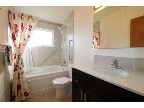 2718 7 Avenue North, Lethbridge, AB - Indoor Photo Showing Bathroom