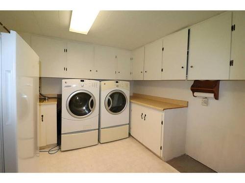 2718 7 Avenue North, Lethbridge, AB - Indoor Photo Showing Laundry Room