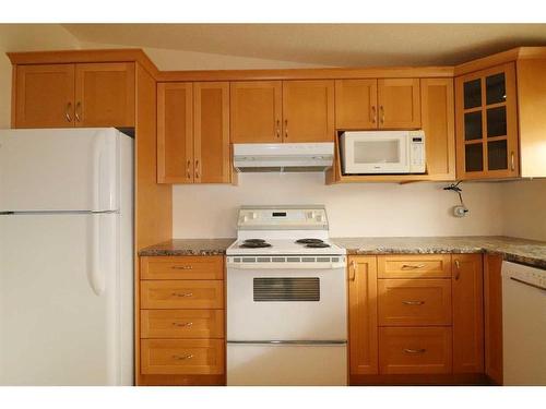 2718 7 Avenue North, Lethbridge, AB - Indoor Photo Showing Kitchen