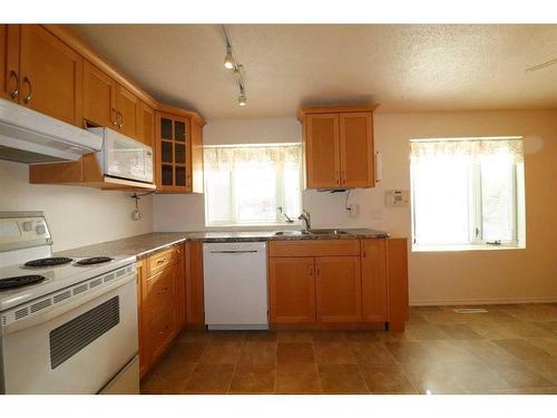 2718 7 Avenue North, Lethbridge, AB - Indoor Photo Showing Kitchen With Double Sink