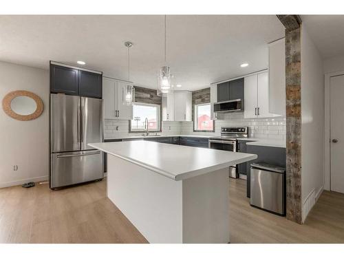 31033 Range Road 262, Cardston, AB - Indoor Photo Showing Kitchen With Upgraded Kitchen