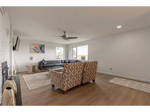 31033 Range Road 262, Cardston, AB - Indoor Photo Showing Living Room