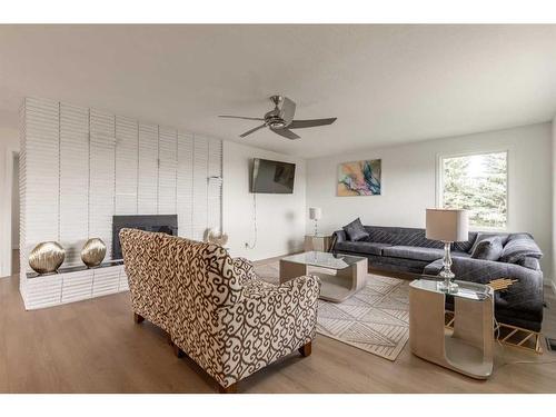 31033 Range Road 262, Cardston, AB - Indoor Photo Showing Living Room