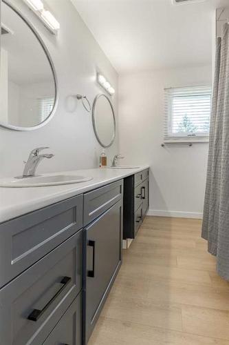 31033 Range Road 262, Cardston, AB - Indoor Photo Showing Bathroom