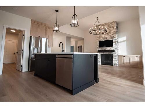 2154 21A Street, Coaldale, AB - Indoor Photo Showing Kitchen With Upgraded Kitchen