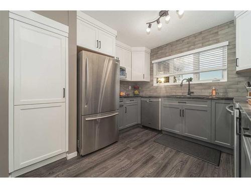 1501 Aspen Place South, Lethbridge, AB - Indoor Photo Showing Kitchen With Stainless Steel Kitchen With Upgraded Kitchen