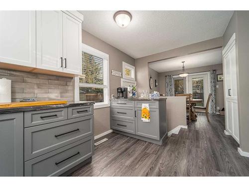 1501 Aspen Place South, Lethbridge, AB - Indoor Photo Showing Kitchen