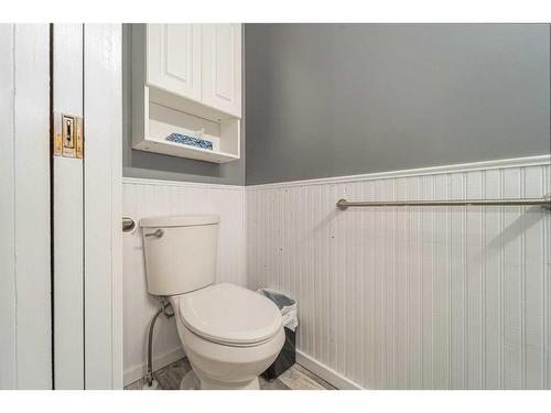 1501 Aspen Place South, Lethbridge, AB - Indoor Photo Showing Bathroom