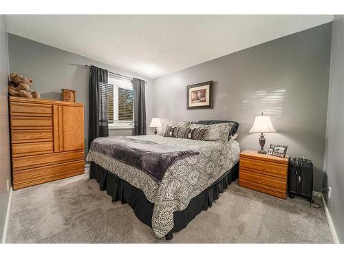 1501 Aspen Place South, Lethbridge, AB - Indoor Photo Showing Bedroom