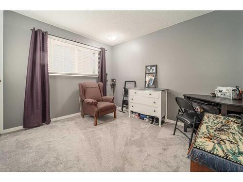 1501 Aspen Place South, Lethbridge, AB - Indoor Photo Showing Bedroom