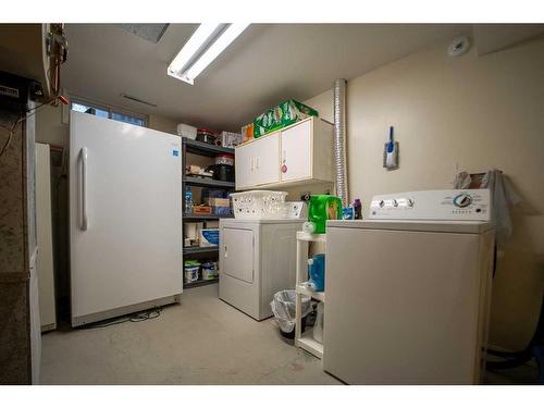 1501 Aspen Place South, Lethbridge, AB - Indoor Photo Showing Laundry Room