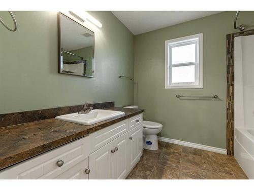 359 3 Avenue West, Cardston, AB - Indoor Photo Showing Bathroom