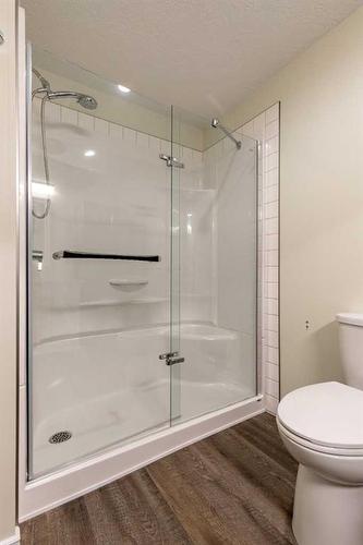 359 3 Avenue West, Cardston, AB - Indoor Photo Showing Bathroom