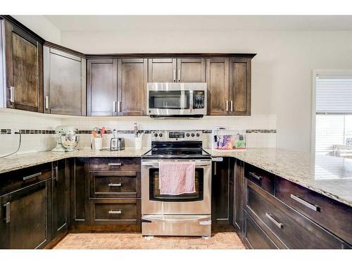 847 Keystone Meadows West, Lethbridge, AB - Indoor Photo Showing Kitchen