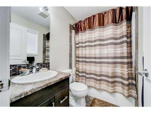 847 Keystone Meadows West, Lethbridge, AB - Indoor Photo Showing Bathroom