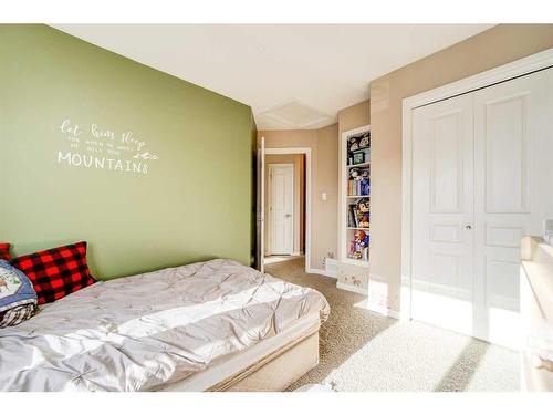 847 Keystone Meadows West, Lethbridge, AB - Indoor Photo Showing Bedroom