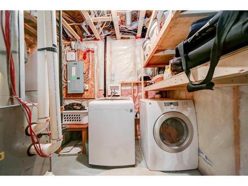 847 Keystone Meadows West, Lethbridge, AB - Indoor Photo Showing Laundry Room