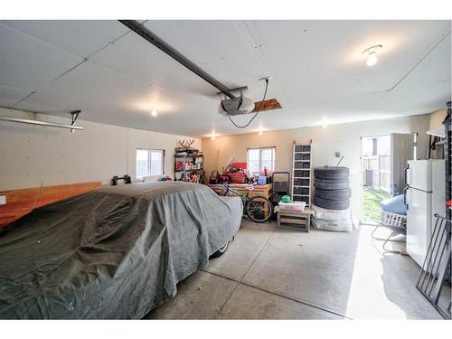 847 Keystone Meadows West, Lethbridge, AB - Indoor Photo Showing Garage