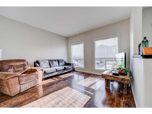 847 Keystone Meadows West, Lethbridge, AB - Indoor Photo Showing Living Room