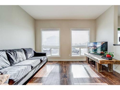 847 Keystone Meadows West, Lethbridge, AB - Indoor Photo Showing Living Room