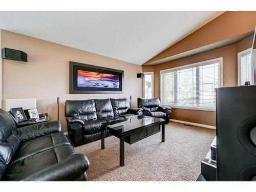 133 Dorothy Gentleman Crescent North, Lethbridge, AB - Indoor Photo Showing Living Room