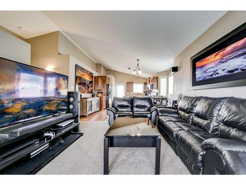 133 Dorothy Gentleman Crescent North, Lethbridge, AB - Indoor Photo Showing Living Room