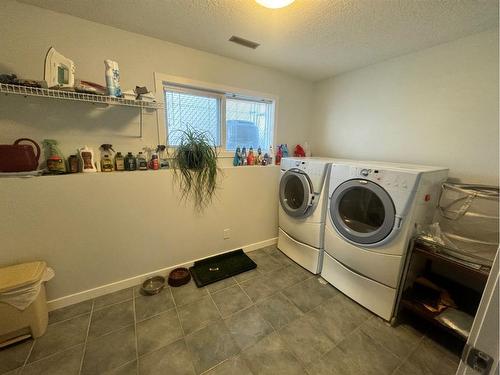 150 Heritage Close West, Lethbridge, AB - Indoor Photo Showing Laundry Room