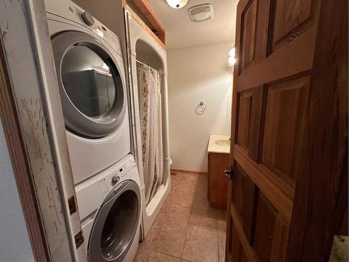 6017 56 Street, Taber, AB - Indoor Photo Showing Laundry Room