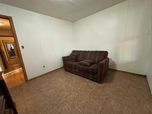 6017 56 Street, Taber, AB - Indoor