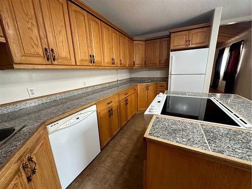 6017 56 Street, Taber, AB - Indoor Photo Showing Kitchen