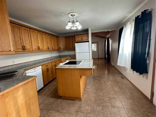 6017 56 Street, Taber, AB - Indoor Photo Showing Kitchen