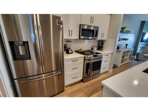 4617 26 Avenue South, Lethbridge, AB - Indoor Photo Showing Kitchen With Upgraded Kitchen