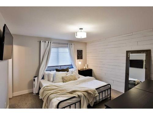 887 Miners Boulevard West, Lethbridge, AB - Indoor Photo Showing Bedroom