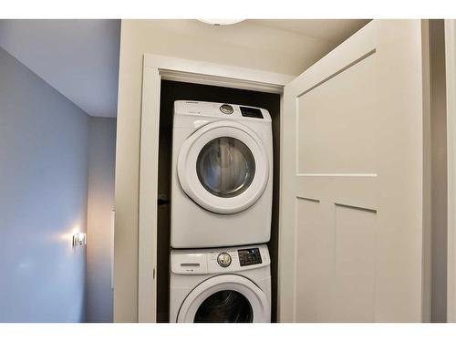 887 Miners Boulevard West, Lethbridge, AB - Indoor Photo Showing Laundry Room