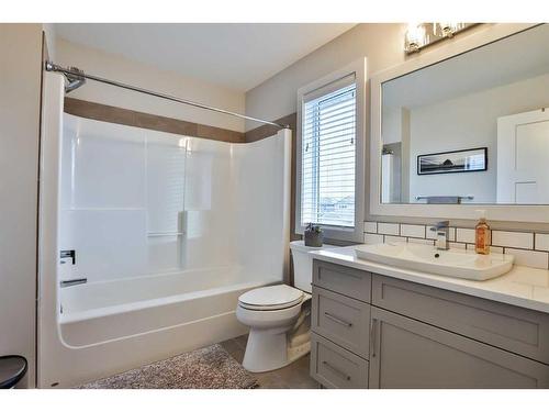 887 Miners Boulevard West, Lethbridge, AB - Indoor Photo Showing Bathroom