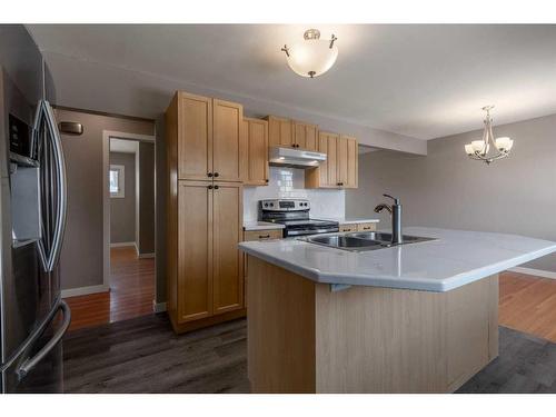 871 2A Street West, Cardston, AB - Indoor Photo Showing Kitchen With Double Sink