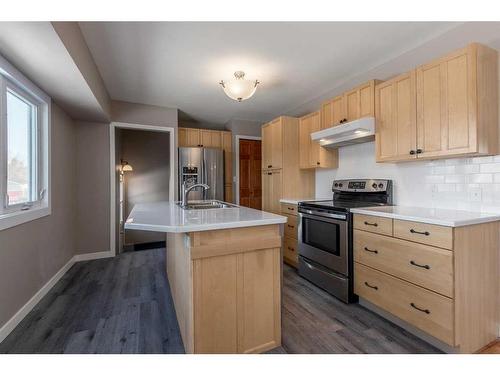 871 2A Street West, Cardston, AB - Indoor Photo Showing Kitchen