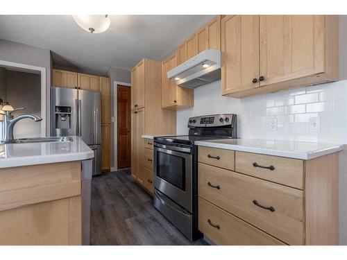 871 2A Street West, Cardston, AB - Indoor Photo Showing Kitchen