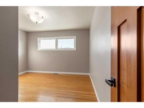 871 2A Street West, Cardston, AB - Indoor Photo Showing Other Room