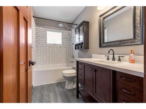 871 2A Street West, Cardston, AB - Indoor Photo Showing Bathroom