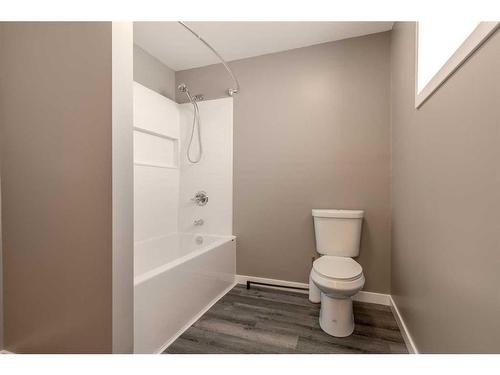 871 2A Street West, Cardston, AB - Indoor Photo Showing Bathroom