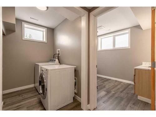 871 2A Street West, Cardston, AB - Indoor Photo Showing Laundry Room